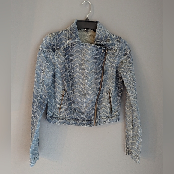 Free People Jackets & Blazers - Free People Textured Denim Jacket Cropped Women Size 2.